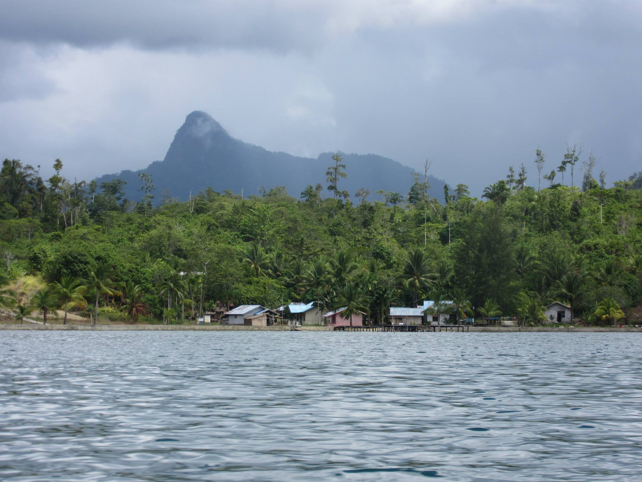 Warimak village on Mayalibit Bay beneath a forested mountain